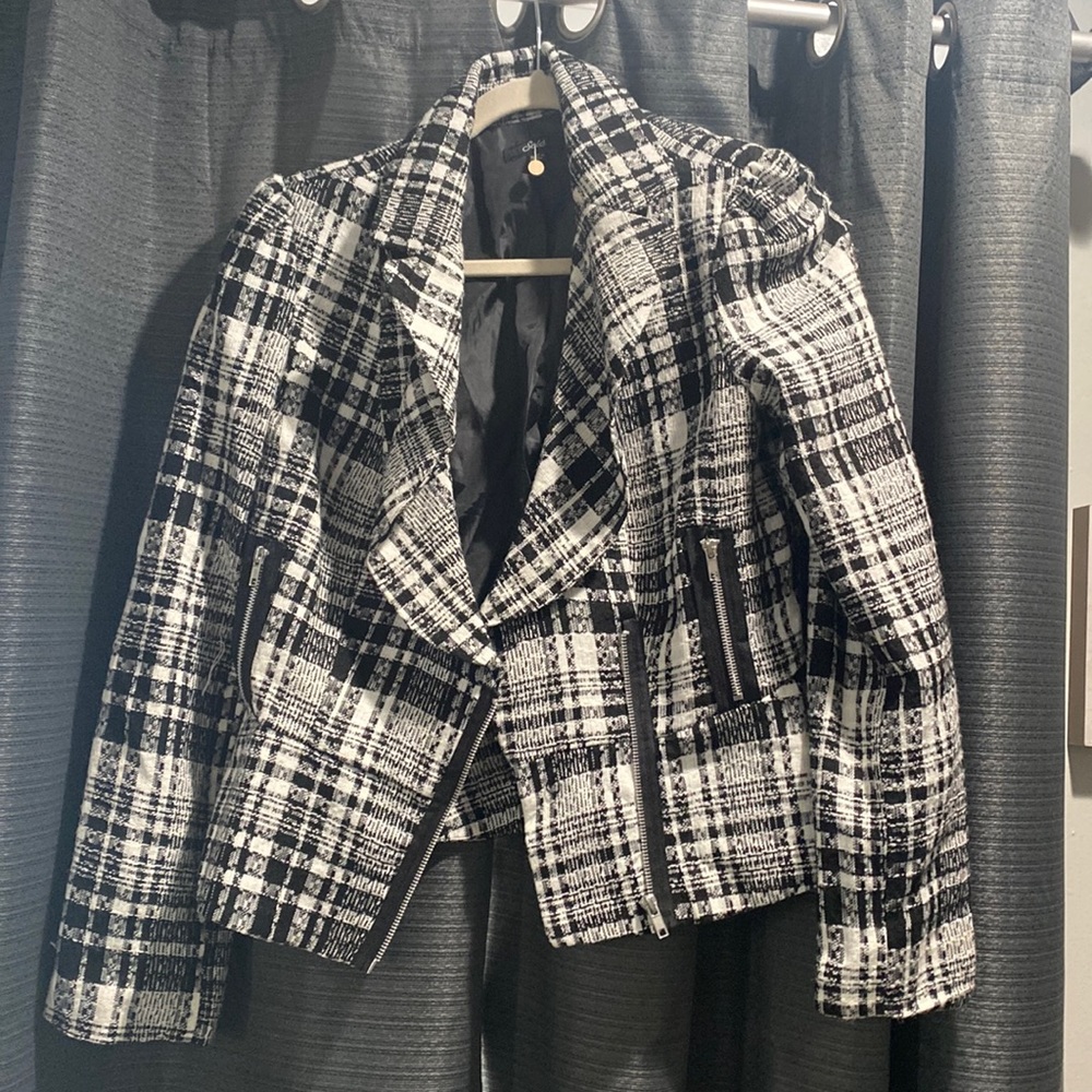 Cute Brand New L Black and White fitted Blazer with silver detail.